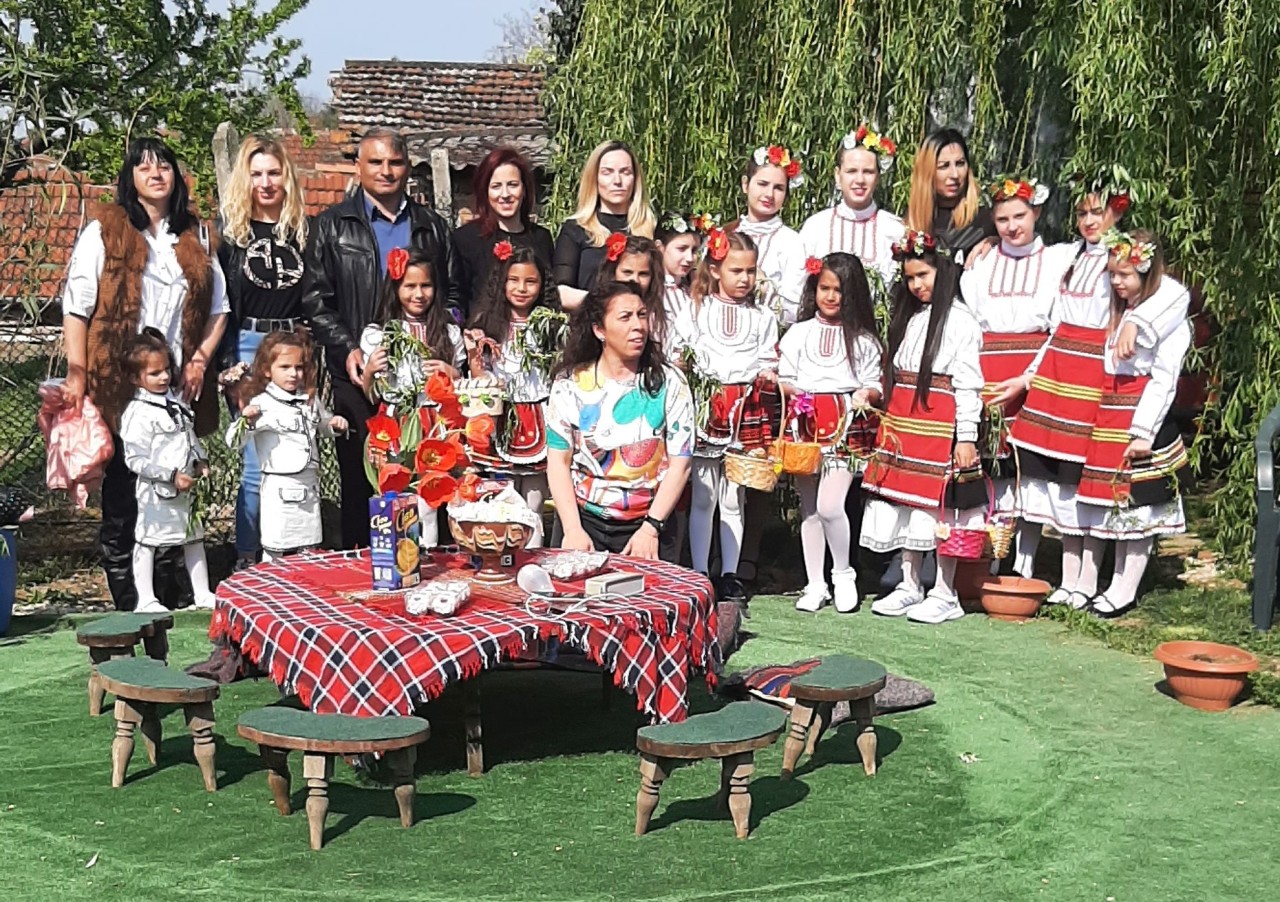 Пролетни празници